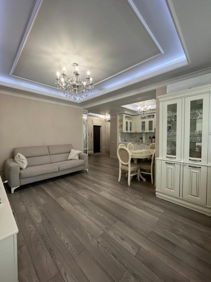 Apartament In The Center Of คีชีเนา ภายนอก รูปภาพ